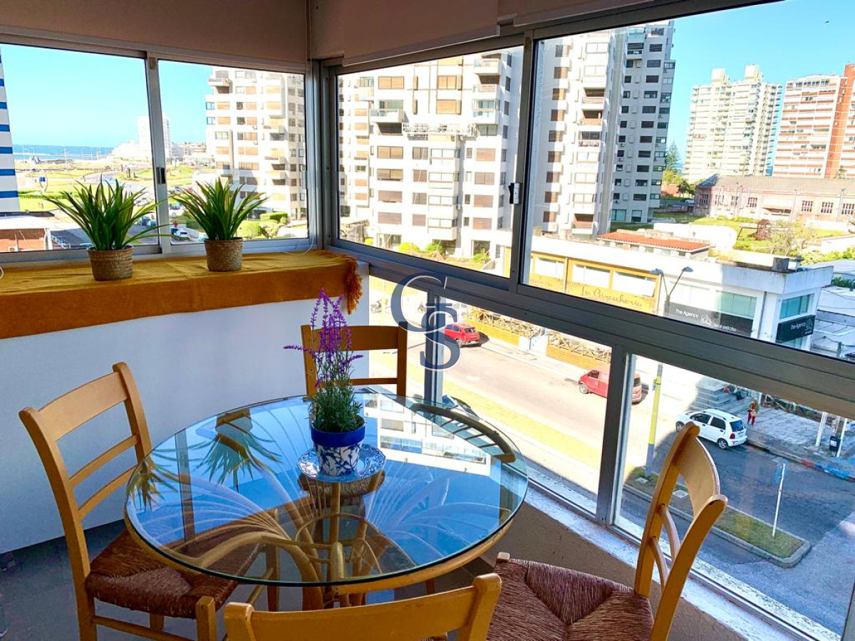 Apartamento ID.290296 - A pasos de Playa Mansa y Playa Brava. Próximo a la Península.