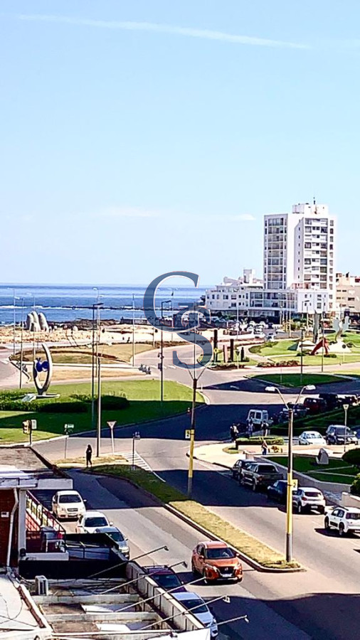 Apartamento ID.290296 - A pasos de Playa Mansa y Playa Brava. Próximo a la Península.