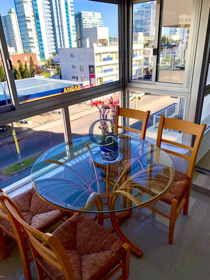 Apartamento ID.290296 - A pasos de Playa Mansa y Playa Brava. Próximo a la Península.