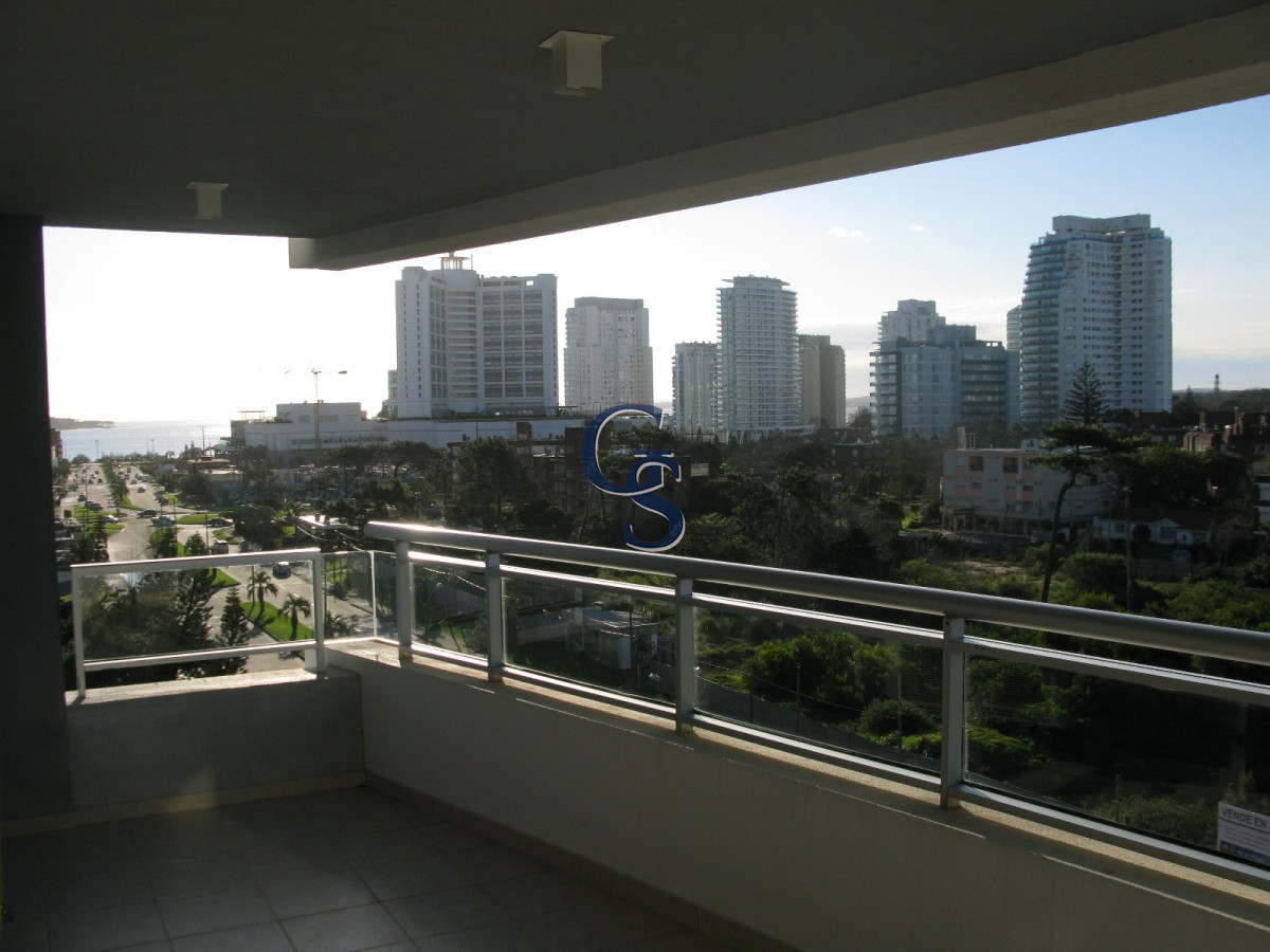 Apartamento ID.293112 - A pasos de Playa Brava y Playa Mansa, y próximo a la Península.