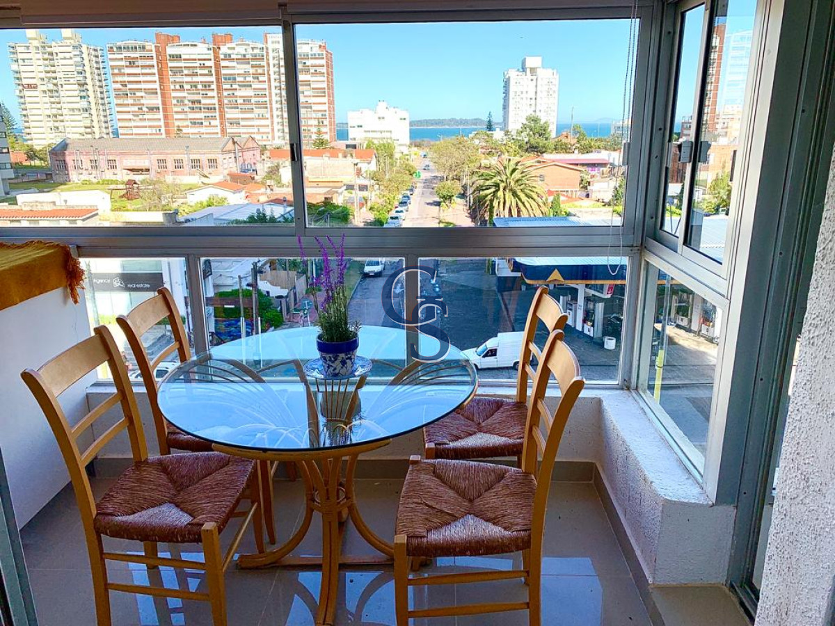 Apartamento ID.290296 - A pasos de Playa Mansa y Playa Brava. Próximo a la Península.