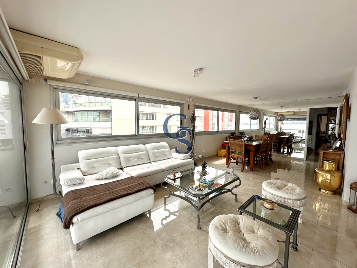 Apartamento ID.299900 - En Venta Apartamento frente al Puerto, con inmejorables vistas.
