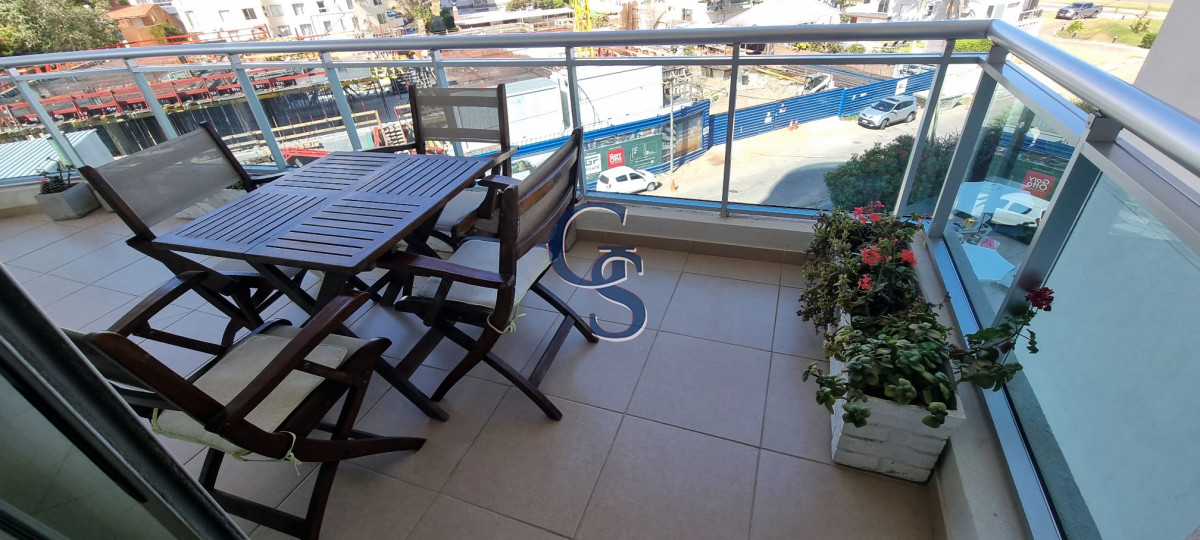 Apartamento ID.297427 - Edificio a pasos de Playa Brava.  Departamento de cómodos ambientes.