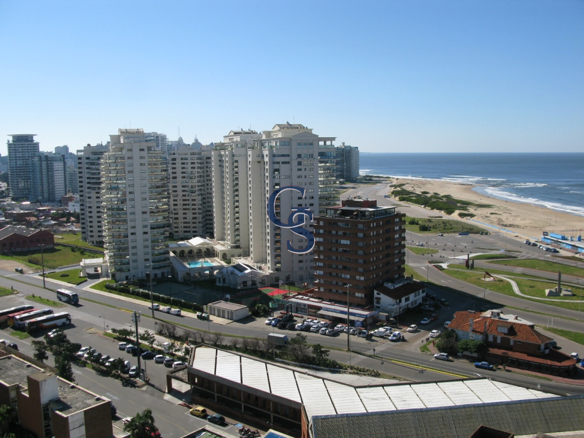 Apartamento ID.292729 - En 1° fila de Playa Mansa y pasos de La Península.