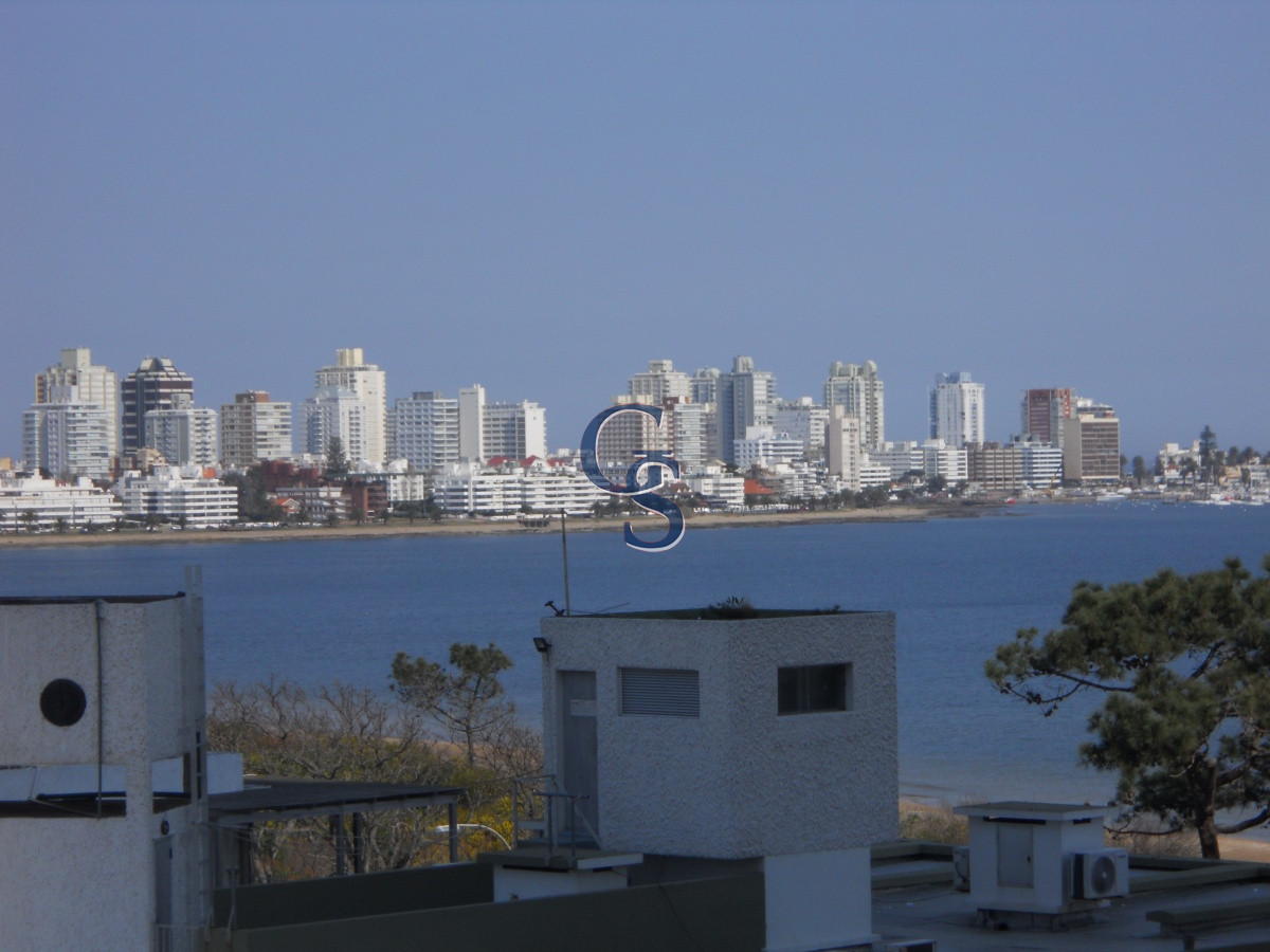 Apartamento ID.292993 - En venta y alquiler, a 100 ms de mar, playa mansa.
