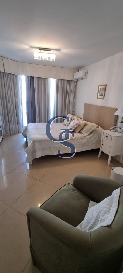 Apartamento ID.297427 - Edificio a pasos de Playa Brava.  Departamento de cómodos ambientes.