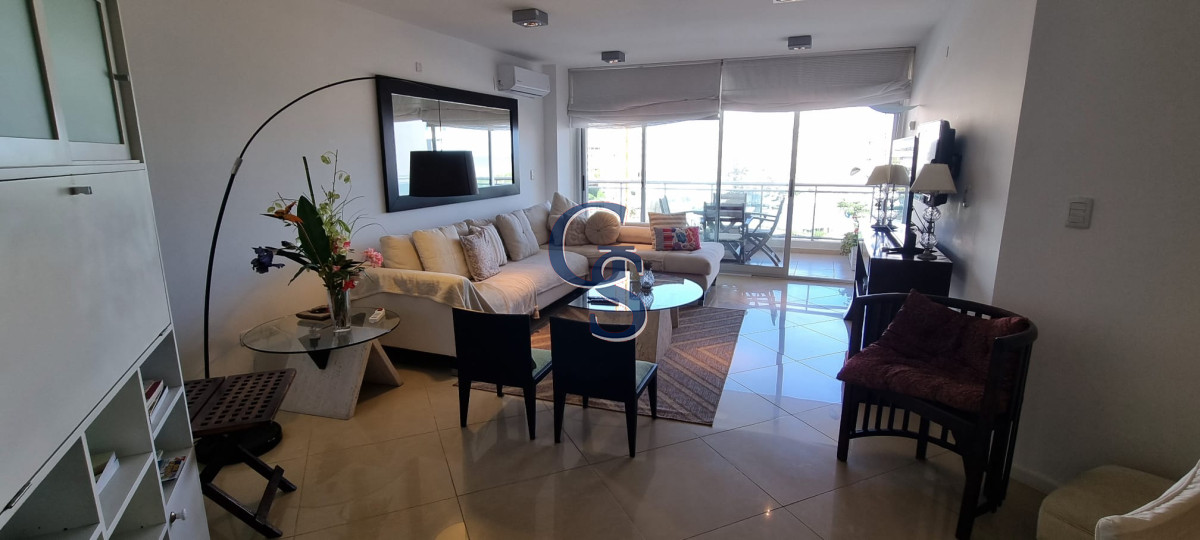 Apartamento ID.297427 - Edificio a pasos de Playa Brava.  Departamento de cómodos ambientes.