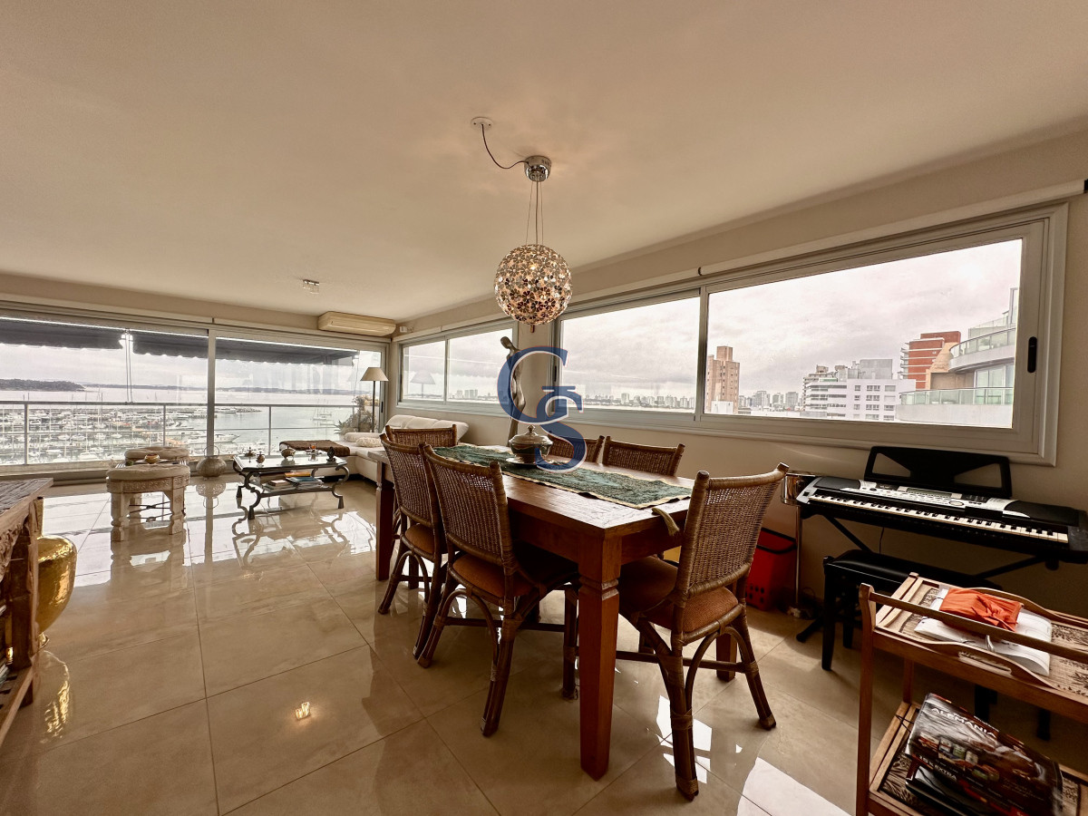 Apartamento ID.299900 - En Venta Apartamento frente al Puerto, con inmejorables vistas.
