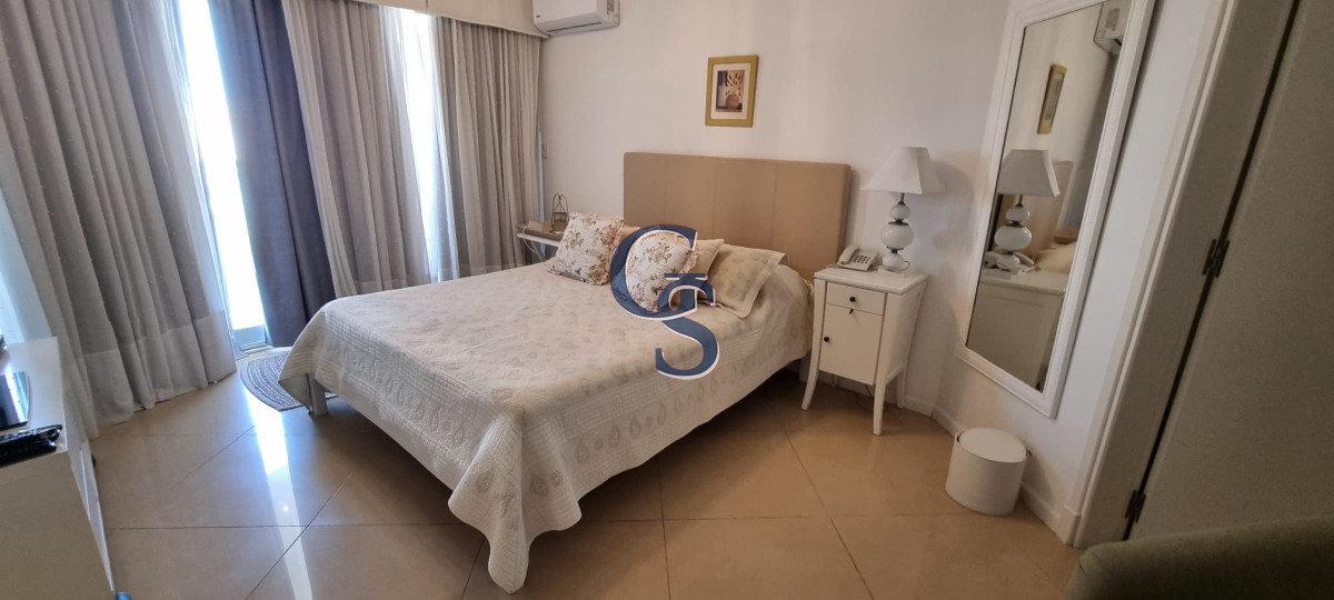 Apartamento ID.297427 - Edificio a pasos de Playa Brava.  Departamento de cómodos ambientes.