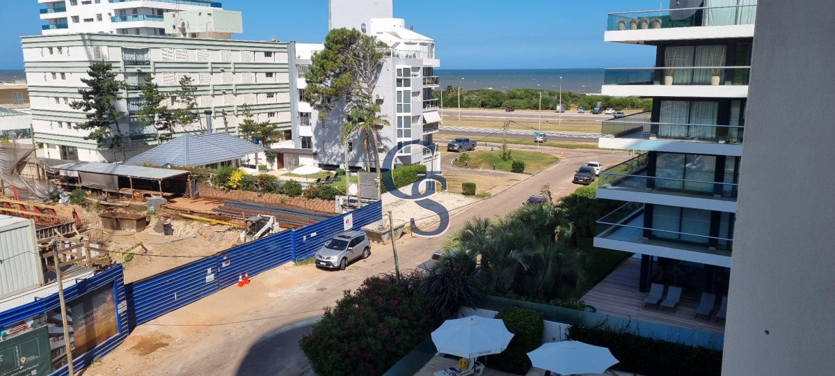 Apartamento ID.297427 - Edificio a pasos de Playa Brava.  Departamento de cómodos ambientes.