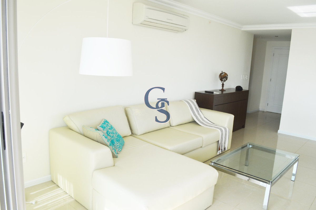 Apartamento ID.292880 - Piso alto con amplios y luminosos ambientes.