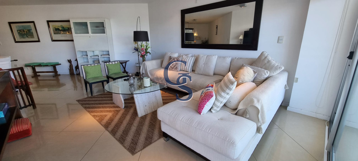 Apartamento ID.297427 - Edificio a pasos de Playa Brava.  Departamento de cómodos ambientes.