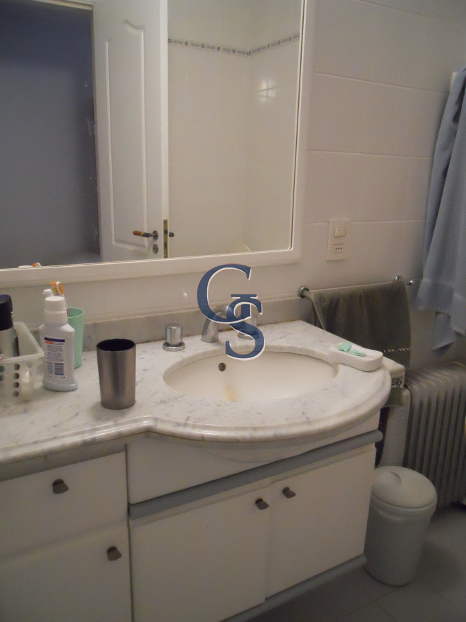 Apartamento ID.292993 - En venta y alquiler, a 100 ms de mar, playa mansa.