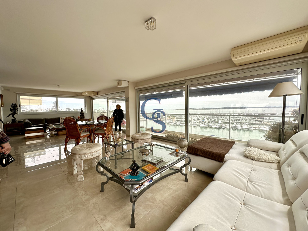 Apartamento ID.299900 - En Venta Apartamento frente al Puerto, con inmejorables vistas.