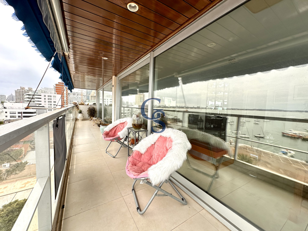 Apartamento ID.299900 - En Venta Apartamento frente al Puerto, con inmejorables vistas.