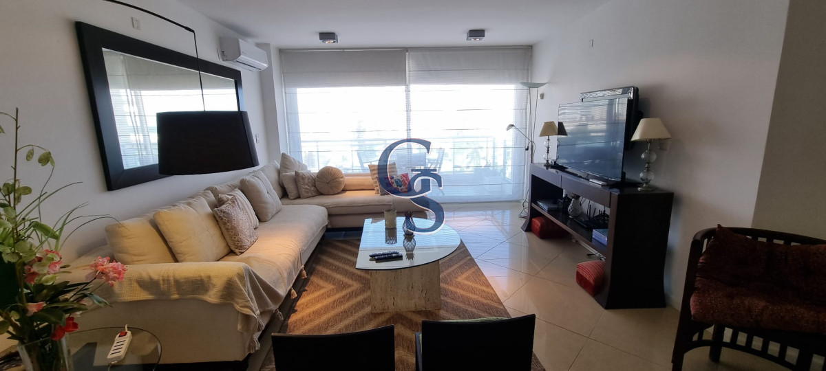 Apartamento ID.297427 - Edificio a pasos de Playa Brava.  Departamento de cómodos ambientes.