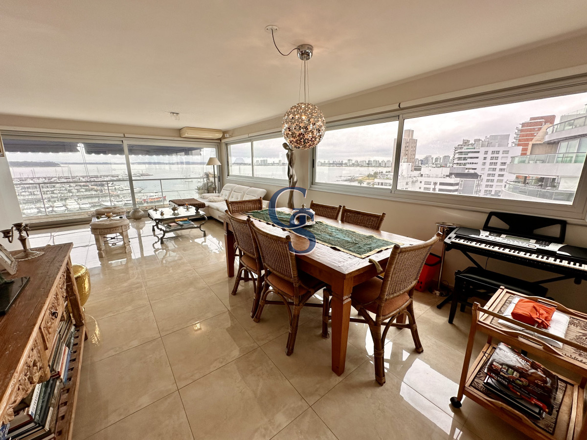 Apartamento ID.299900 - En Venta Apartamento frente al Puerto, con inmejorables vistas.