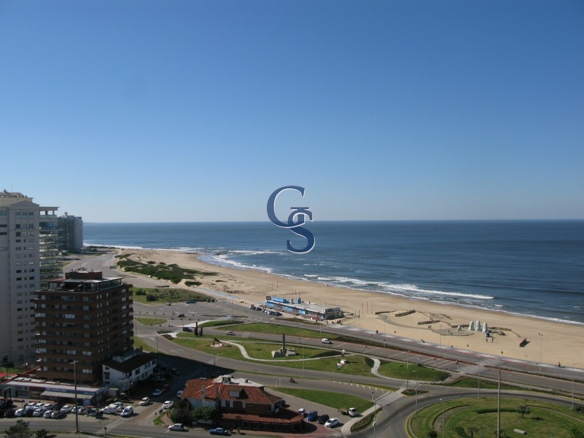 Apartamento ID.292729 - En 1° fila de Playa Mansa y pasos de La Península.