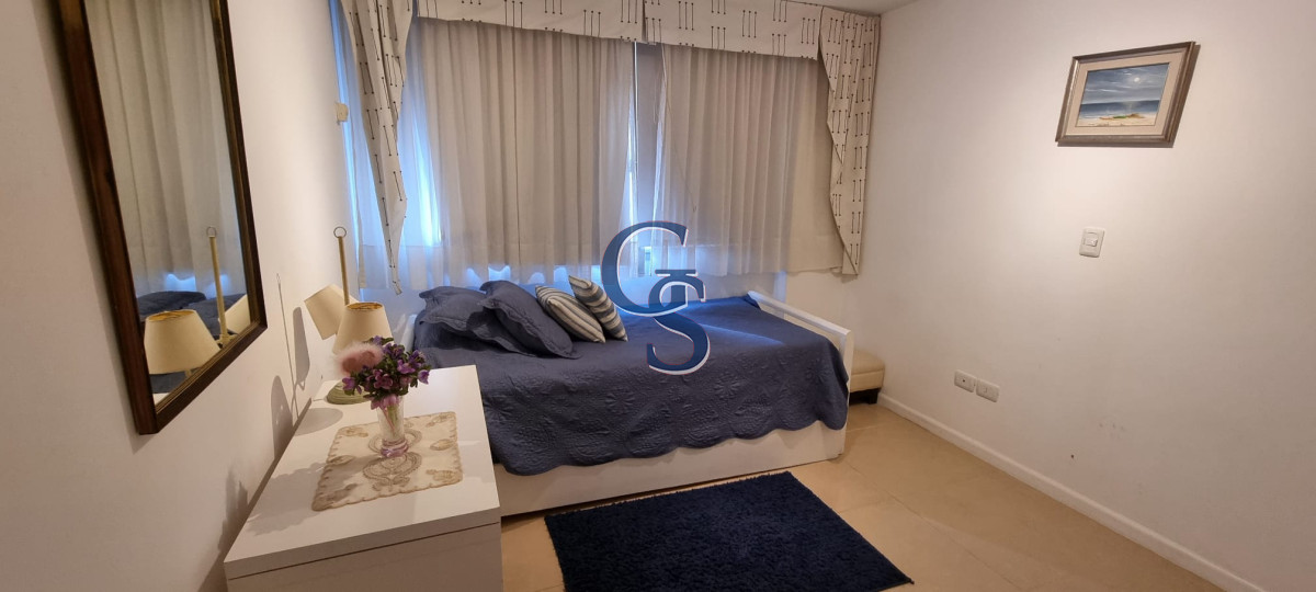 Apartamento ID.297427 - Edificio a pasos de Playa Brava.  Departamento de cómodos ambientes.