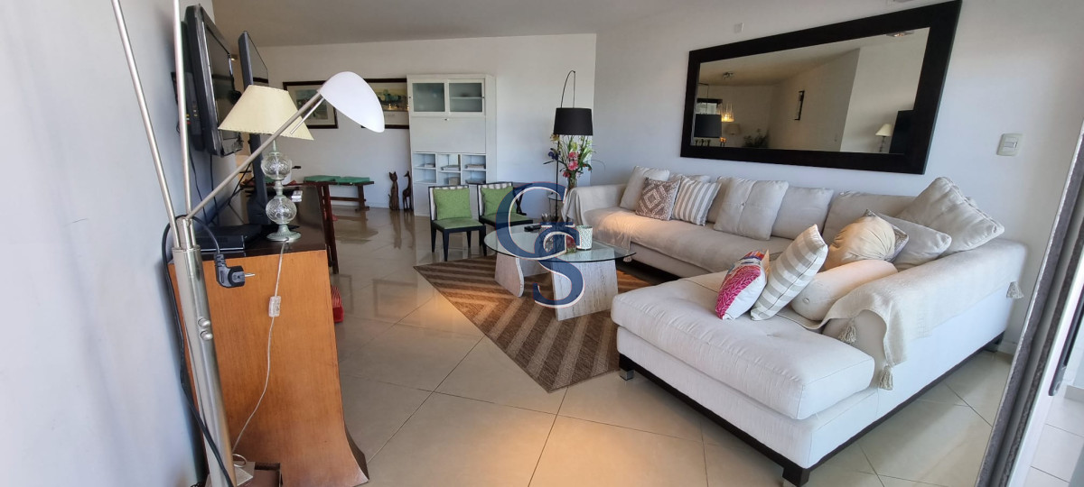 Apartamento ID.297427 - Edificio a pasos de Playa Brava.  Departamento de cómodos ambientes.
