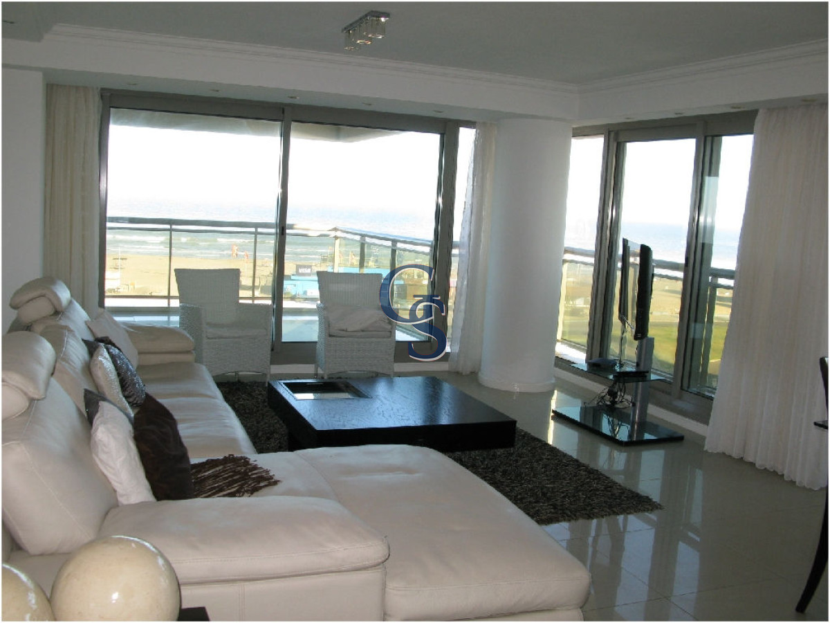 Apartamento ID.292047 - El complejo se encuentra en 1° fila con increíbles vistas al mar.   A pasos de La Península. 