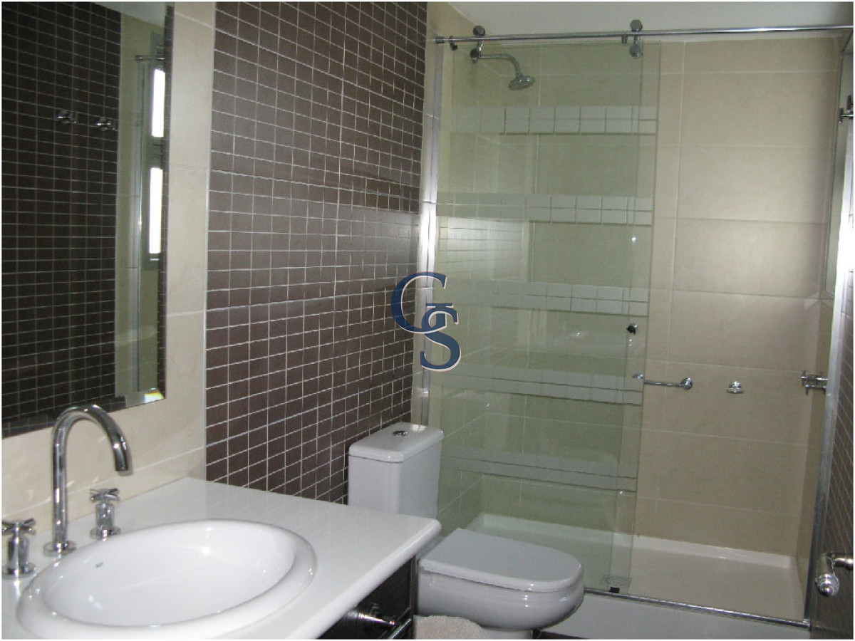 Apartamento ID.292047 - El complejo se encuentra en 1° fila con increíbles vistas al mar.   A pasos de La Península. 