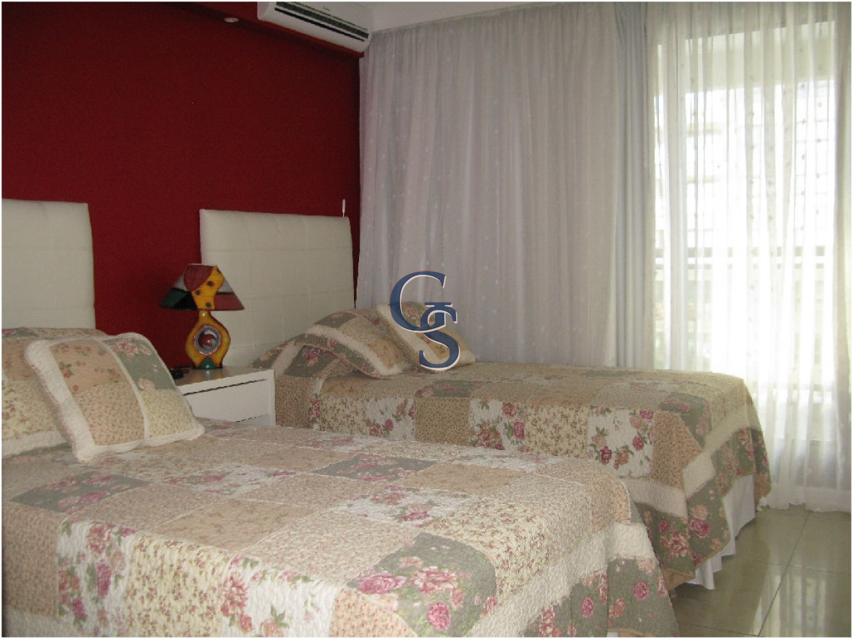 Apartamento ID.292047 - El complejo se encuentra en 1° fila con increíbles vistas al mar.   A pasos de La Península. 