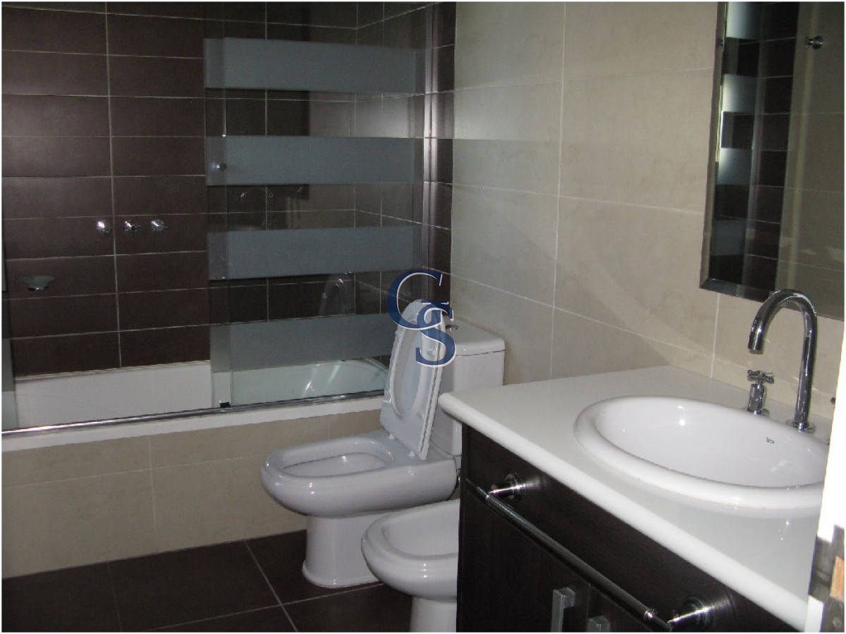 Apartamento ID.292047 - El complejo se encuentra en 1° fila con increíbles vistas al mar.   A pasos de La Península. 