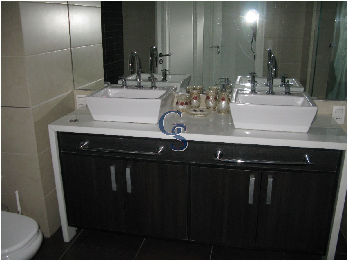 Apartamento ID.292047 - El complejo se encuentra en 1° fila con increíbles vistas al mar.   A pasos de La Península. 