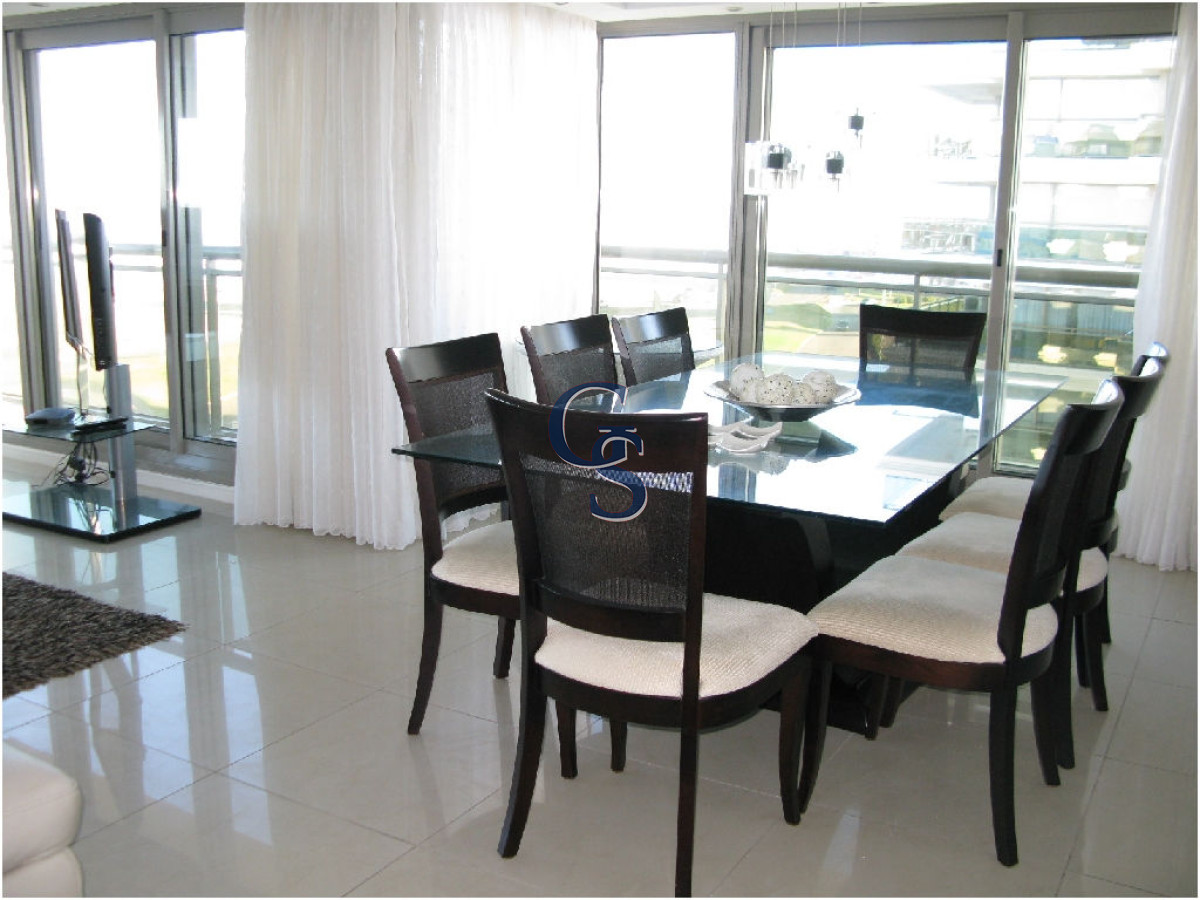 Apartamento ID.292047 - El complejo se encuentra en 1° fila con increíbles vistas al mar.   A pasos de La Península. 