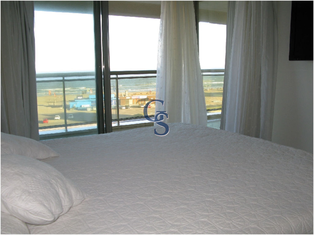 Apartamento ID.292047 - El complejo se encuentra en 1° fila con increíbles vistas al mar.   A pasos de La Península. 