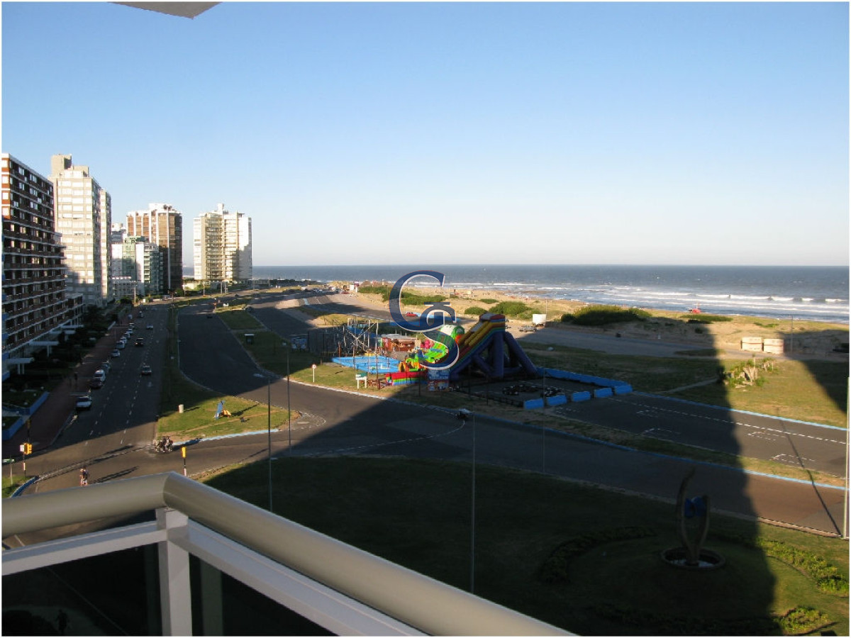 Apartamento ID.292047 - El complejo se encuentra en 1° fila con increíbles vistas al mar.   A pasos de La Península. 