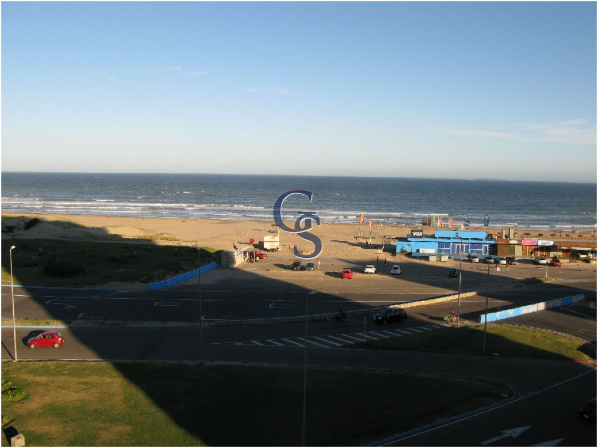 Apartamento ID.292047 - El complejo se encuentra en 1° fila con increíbles vistas al mar.   A pasos de La Península. 
