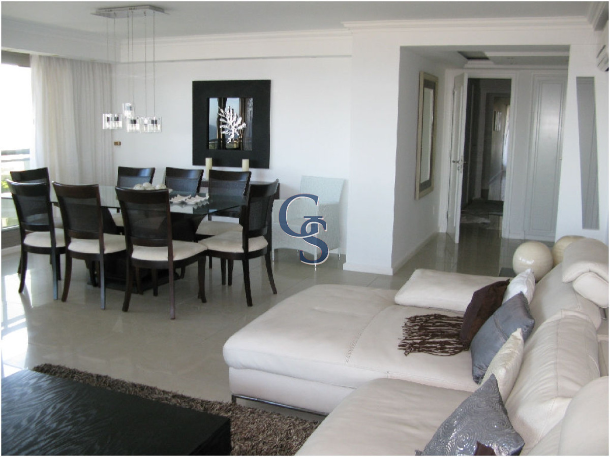 Apartamento ID.292047 - El complejo se encuentra en 1° fila con increíbles vistas al mar.   A pasos de La Península. 