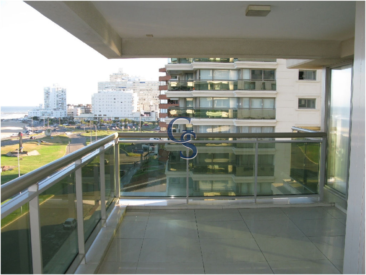 Apartamento ID.292047 - El complejo se encuentra en 1° fila con increíbles vistas al mar.   A pasos de La Península. 