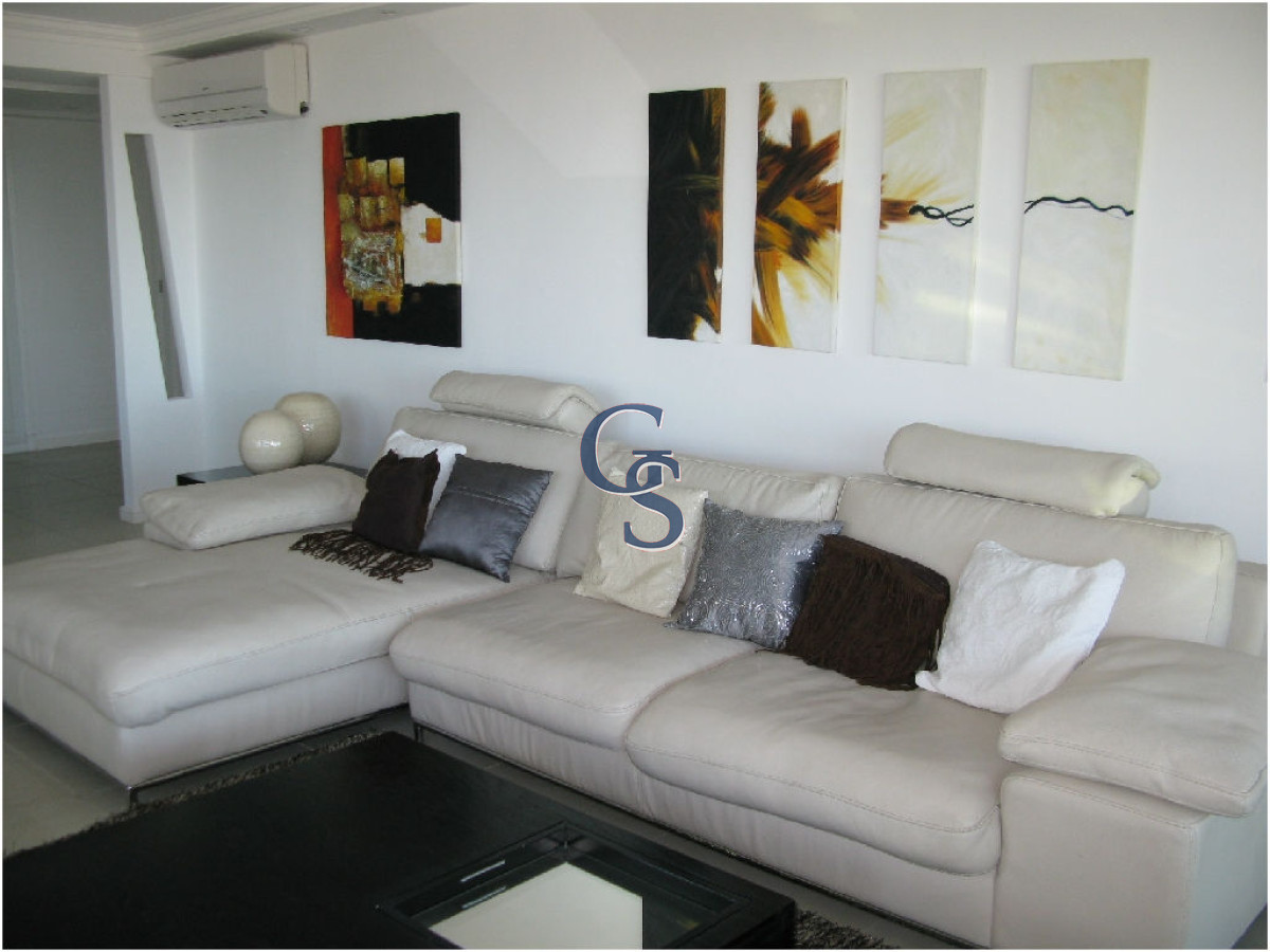 Apartamento ID.292047 - El complejo se encuentra en 1° fila con increíbles vistas al mar.   A pasos de La Península. 