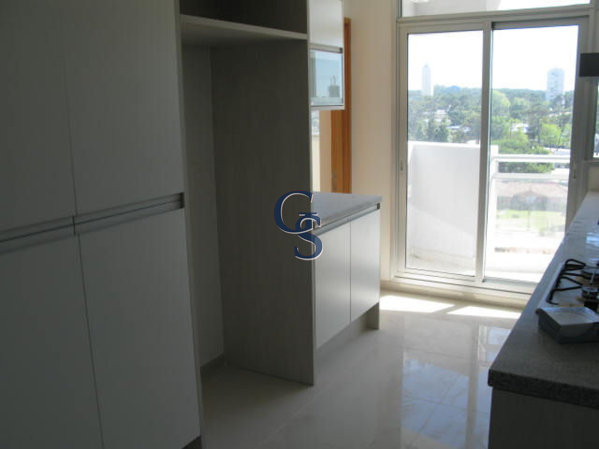 Apartamento ID.292293 - Apartamento en SUNRISE TOWER, Mansa, Punta del Este, 2 Dormitorios.