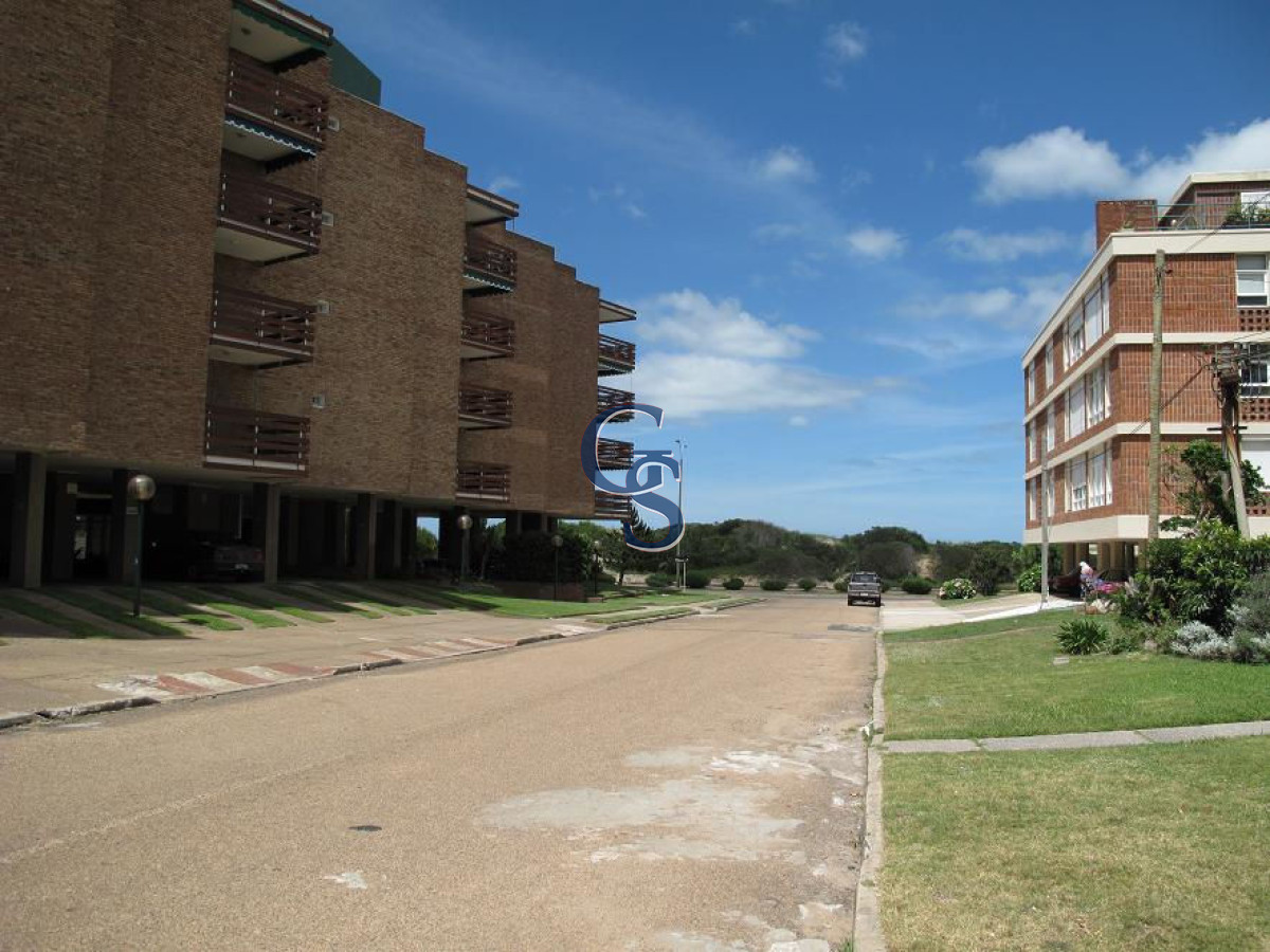Apartamento ID.653 - Frente a Playa Mansa