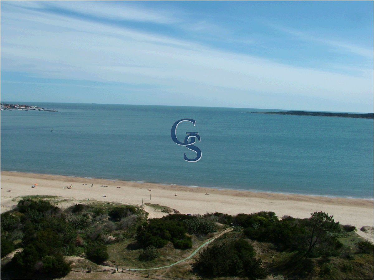 Apartamento ID.673 - La mejor vista a la Mansa, puerto y Punta Ballena  en primera fila. 