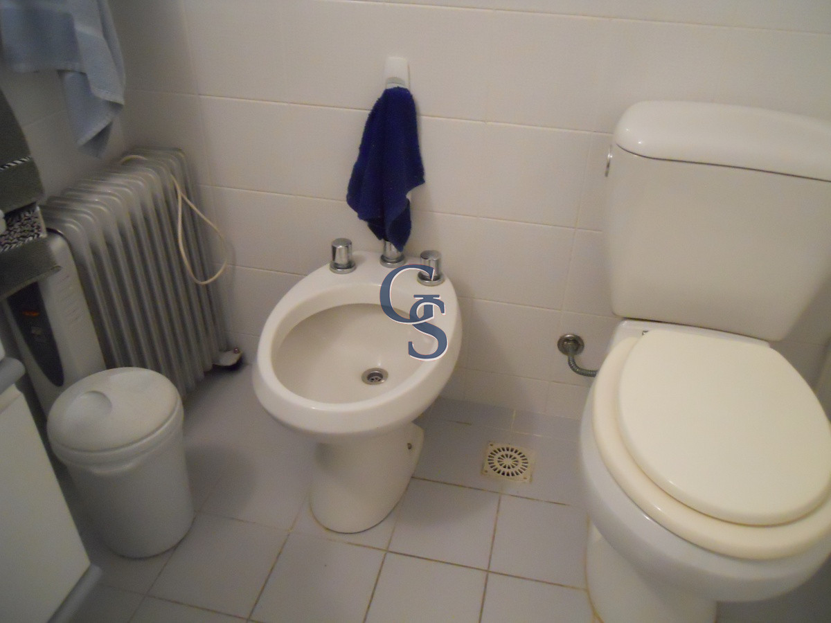 Apartamento ID.292993 - En venta y alquiler, a 100 ms de mar, playa mansa.