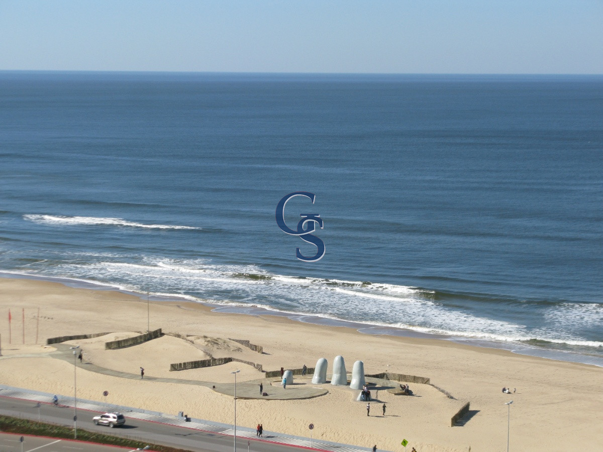 Apartamento ID.292729 - En 1° fila de Playa Mansa y pasos de La Península.