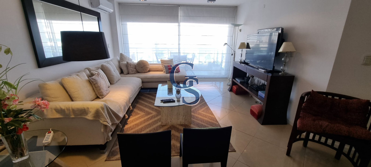 Apartamento ID.297427 - Edificio a pasos de Playa Brava.  Departamento de cómodos ambientes.