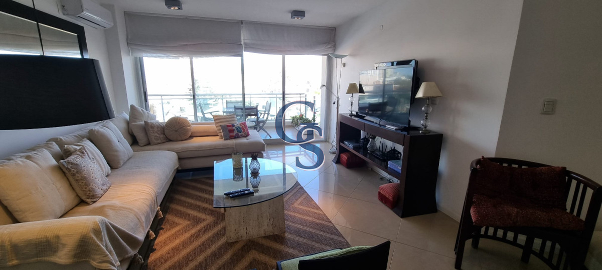 Apartamento ID.297427 - Edificio a pasos de Playa Brava.  Departamento de cómodos ambientes.