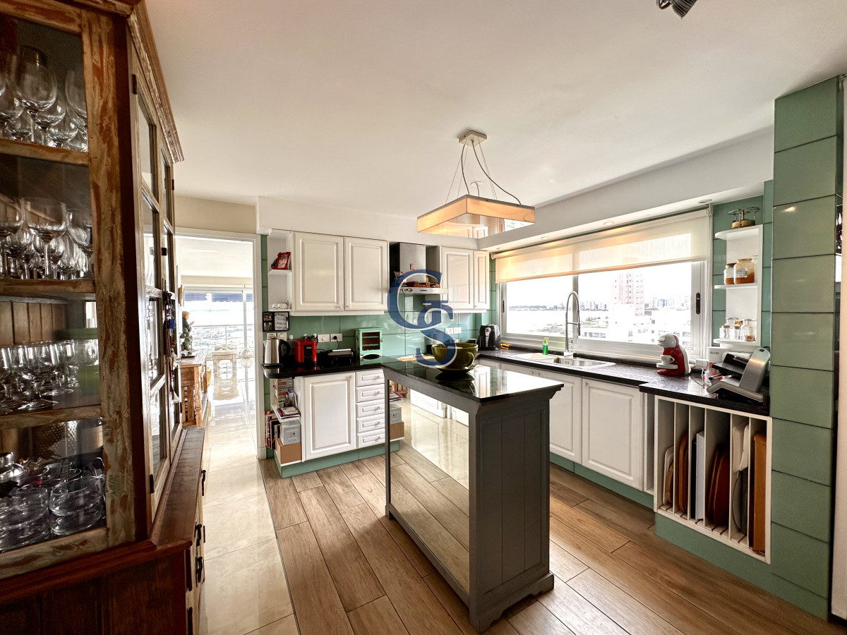 Apartamento ID.299900 - En Venta Apartamento frente al Puerto, con inmejorables vistas.