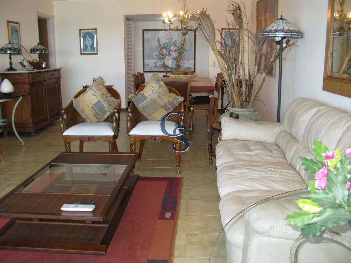 Apartamento ID.292729 - En 1° fila de Playa Mansa y pasos de La Península.