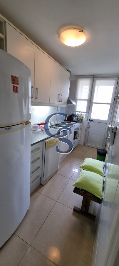 Apartamento ID.297427 - Edificio a pasos de Playa Brava.  Departamento de cómodos ambientes.