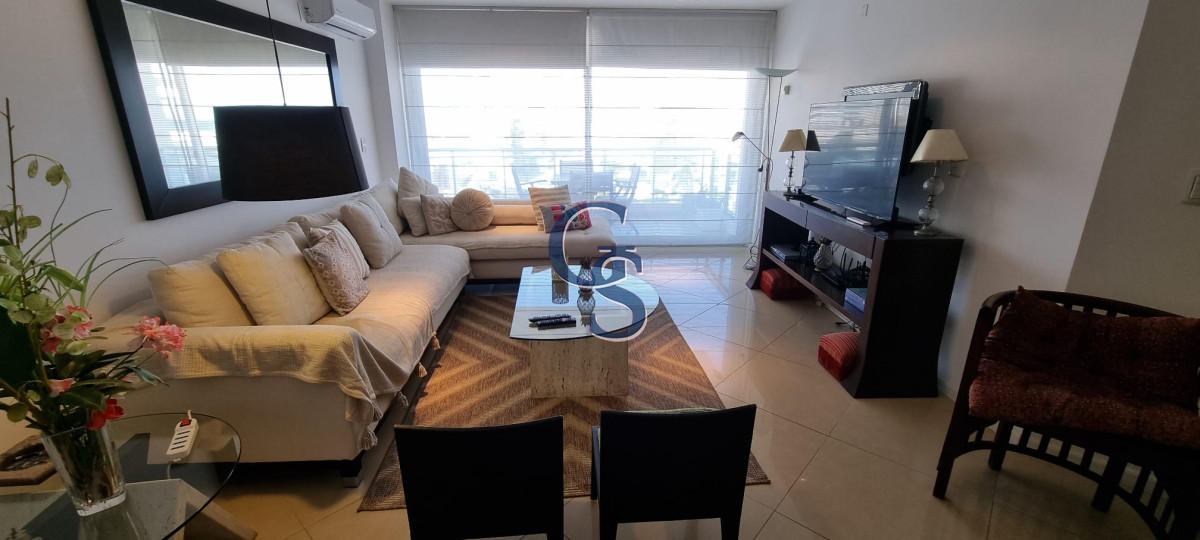 Apartamento ID.297427 - Edificio a pasos de Playa Brava.  Departamento de cómodos ambientes.