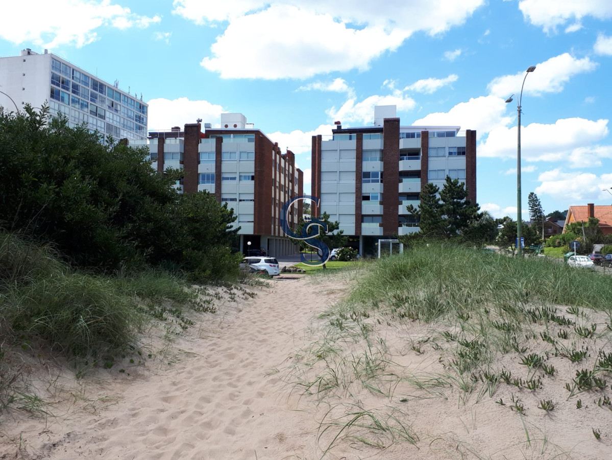 Apartamento ID.292601 - Mansa, parada 14.   A pasos del mar. 