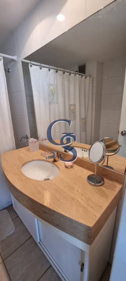 Apartamento ID.297427 - Edificio a pasos de Playa Brava.  Departamento de cómodos ambientes.