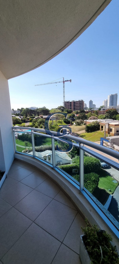 Apartamento ID.297427 - Edificio a pasos de Playa Brava.  Departamento de cómodos ambientes.